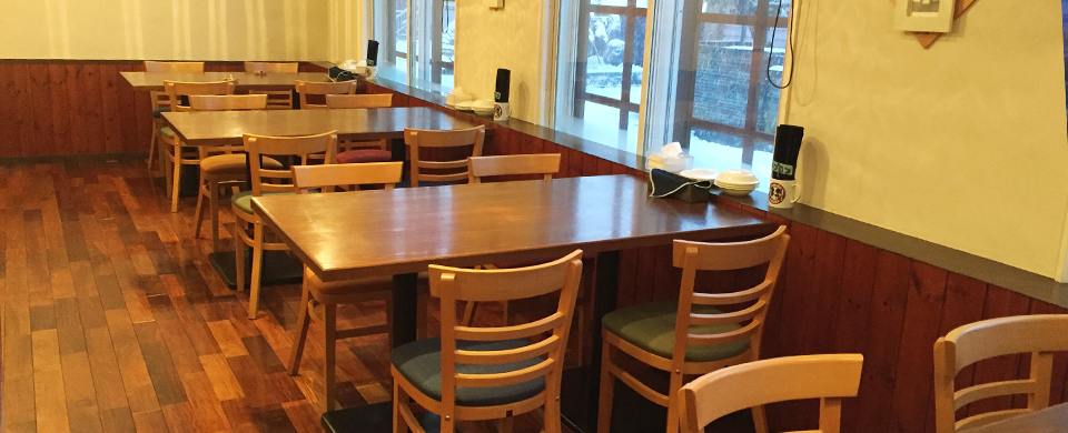 店内テーブル席